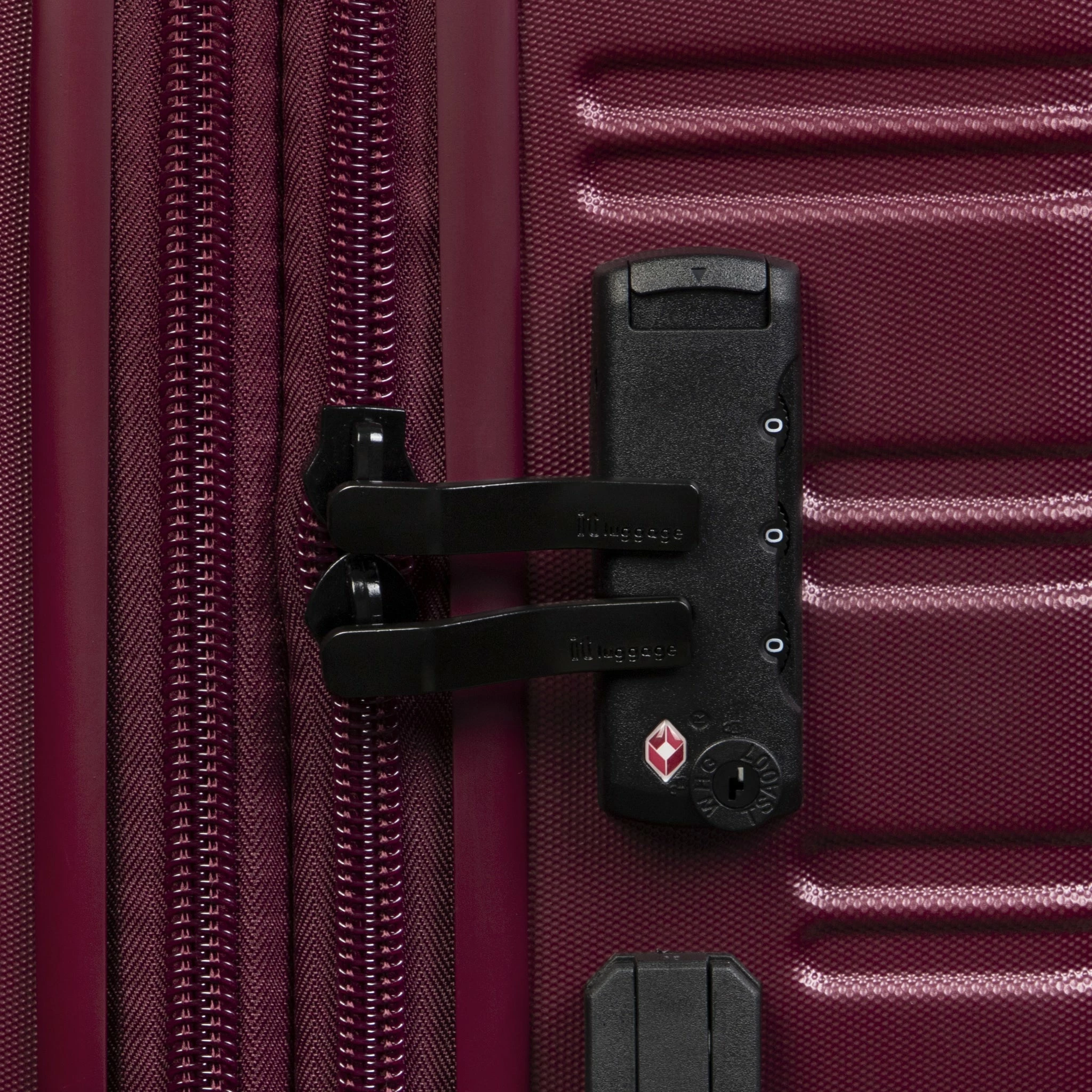 IT Luggage Fusional - 4pc Set (Dark Red) 14 IT Luggage Fusional - 4pc Set (Dark Red) - Image 12