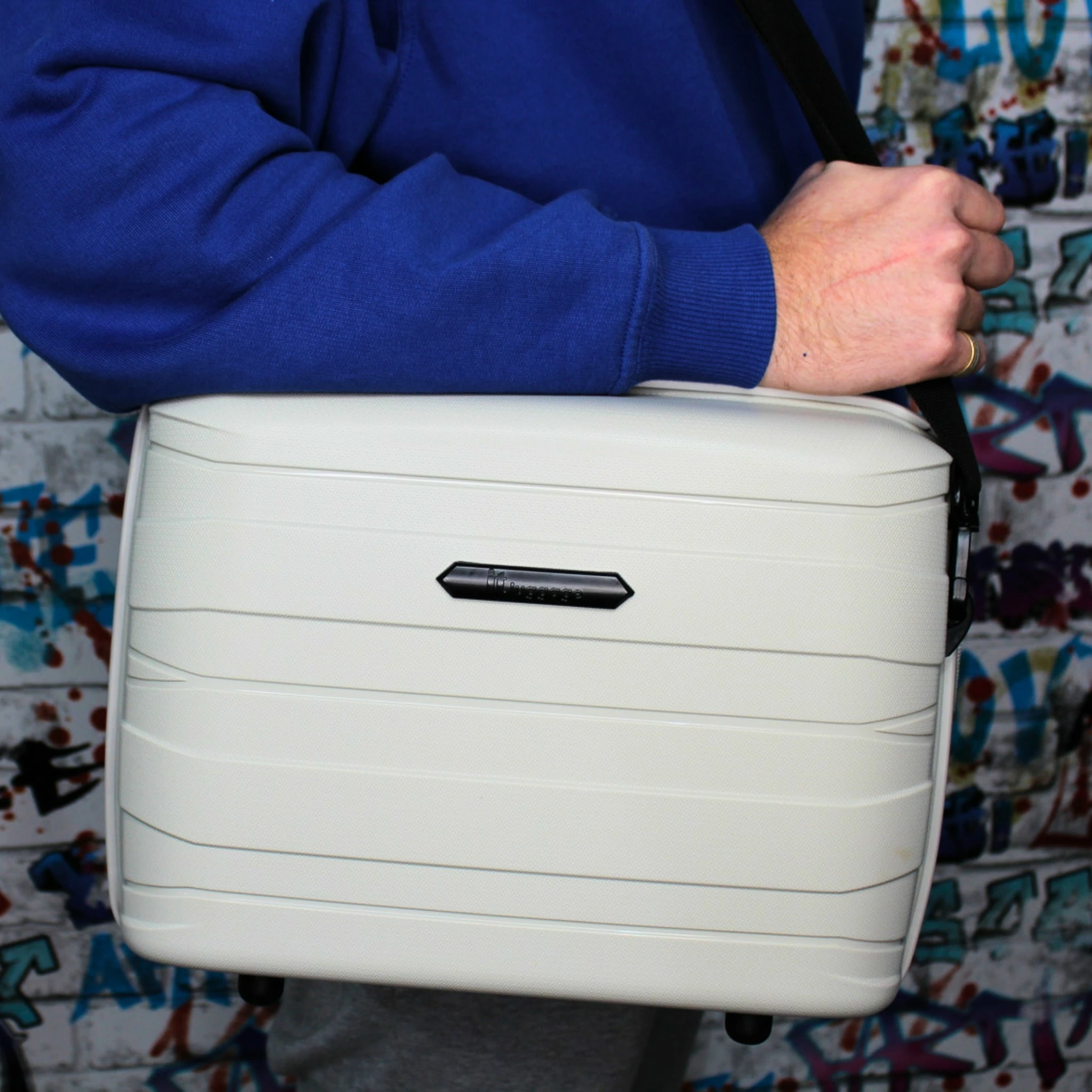 IT Luggage Momentous - Vanity Case (Pumice Stone) 6 IT Luggage Momentous - Vanity Case (Pumice Stone) - Image 4