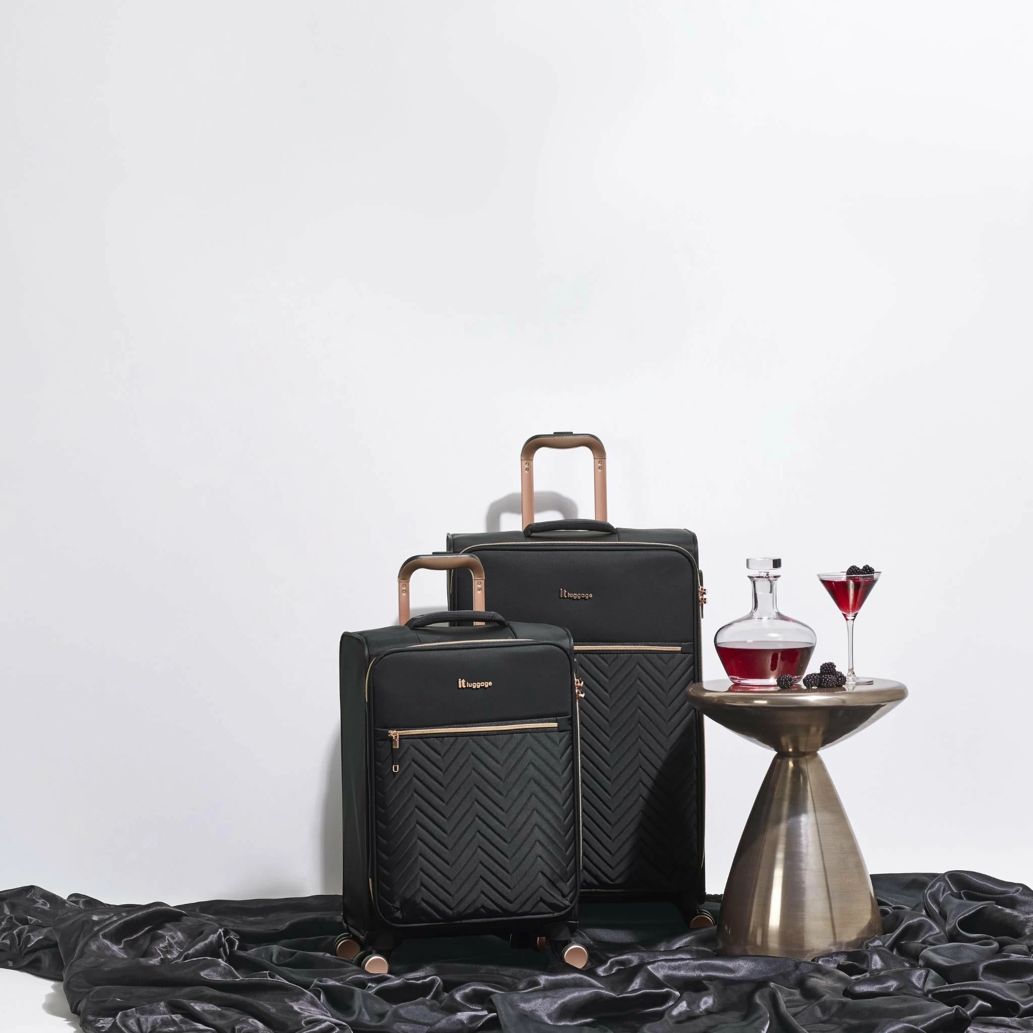 IT Luggage Bewitching - Medium (Black) 12 IT Luggage Bewitching - Medium (Black) - Image 10