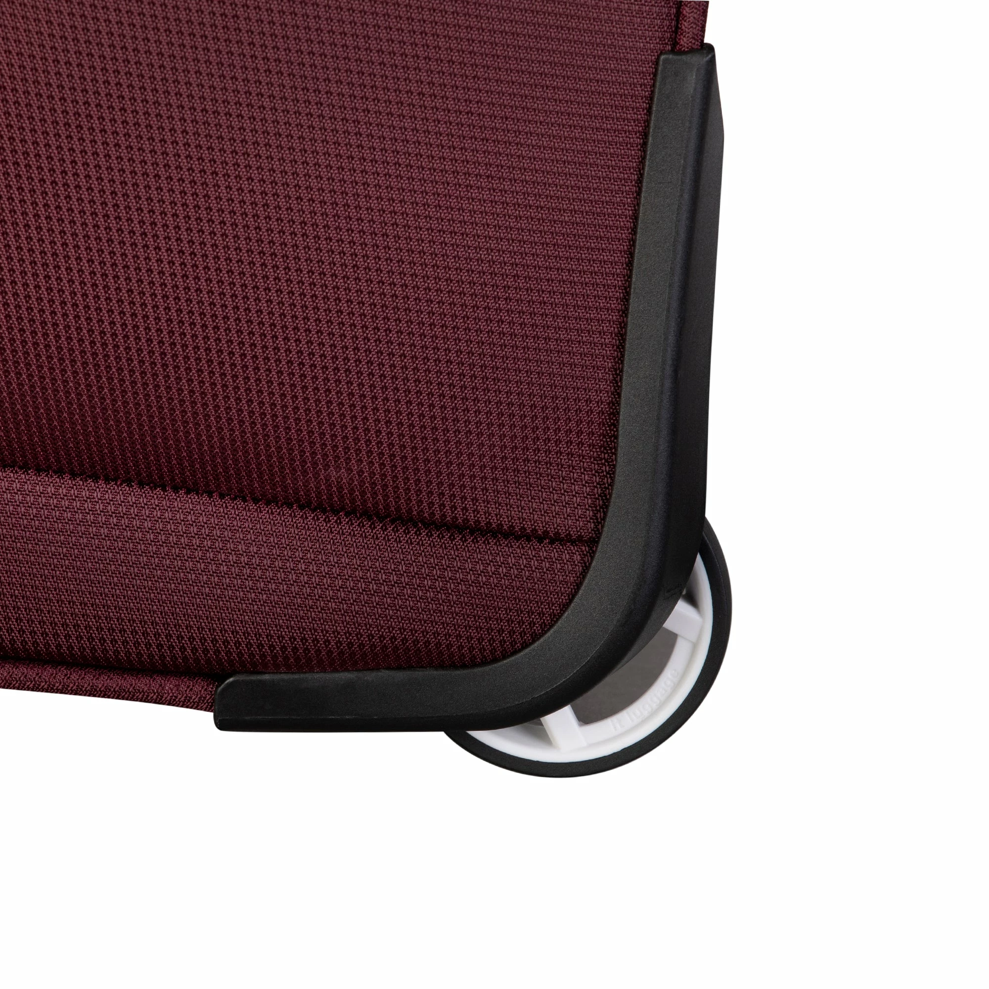 IT Luggage Intrepid - 4pc Set (Dark Red) 11 IT Luggage Intrepid - 4pc Set (Dark Red) - Image 9