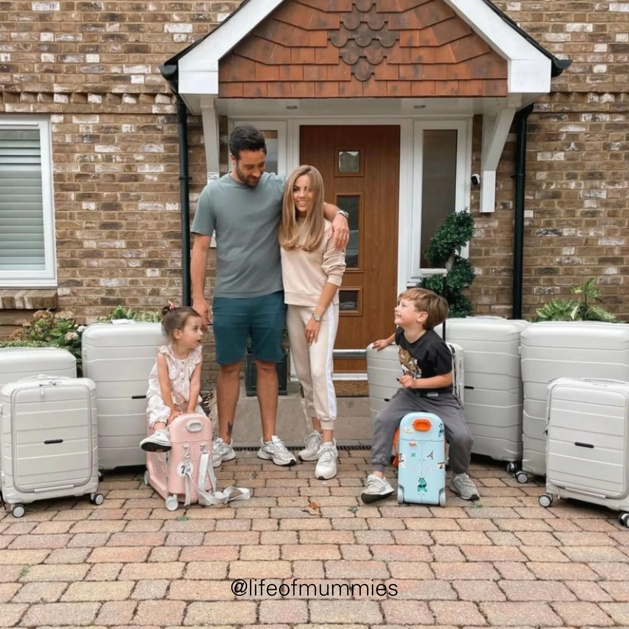 IT Luggage Momentous - 4-Piece Set (Pumice Stone) 11 IT Luggage Momentous - 4-Piece Set (Pumice Stone) - Image 10