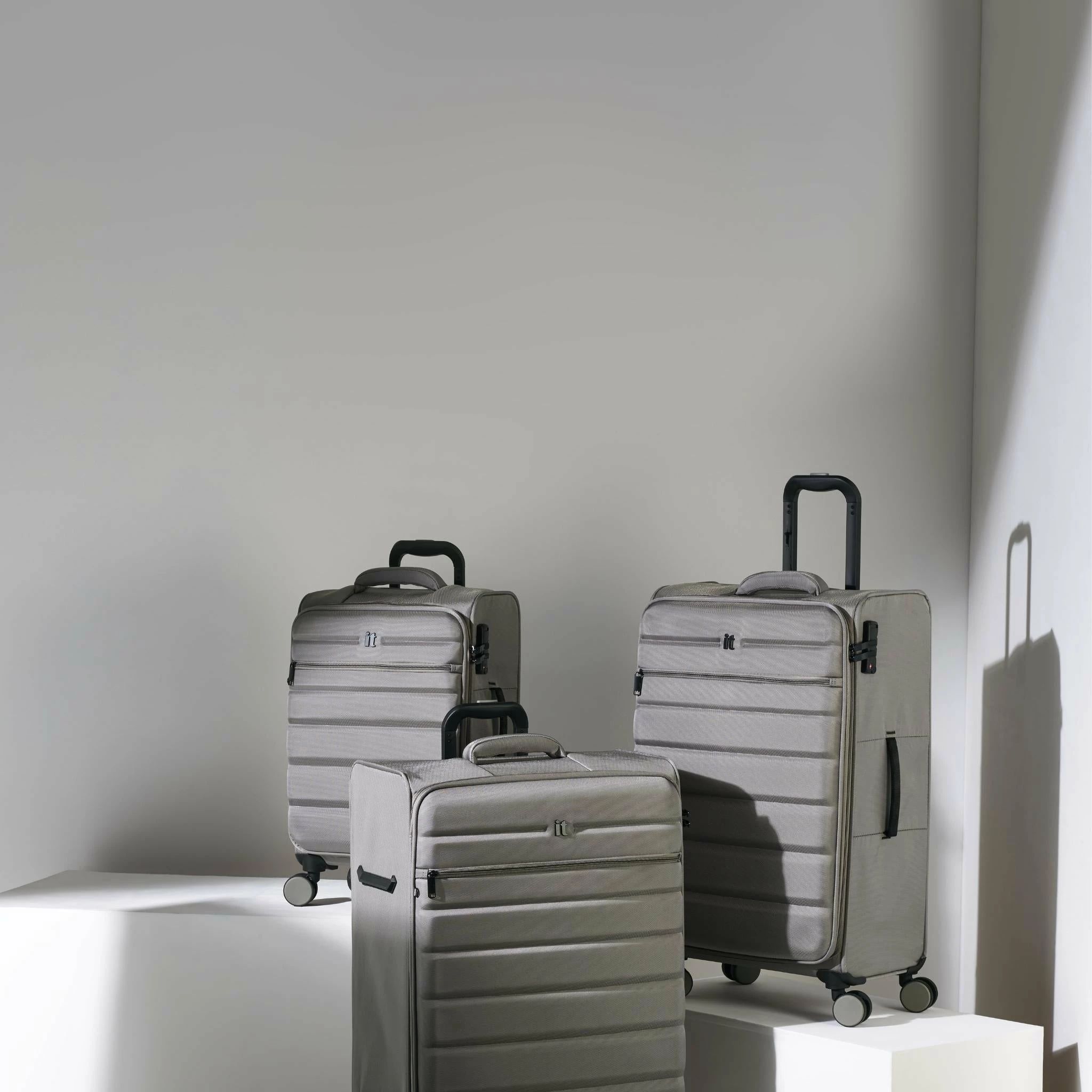 IT Luggage Census - Large (Grey Skin) 9 IT Luggage Census - Large (Grey Skin) - Image 7