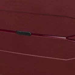 IT Luggage Momentous - Cabin (German Red) -UK Suitcase Sales 2024 Momentous Red Close up d08a8de2 887c 4265 bd01 015f8c9826f5
